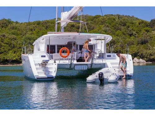 Katamaran Lagoon 450 F Yachtcharter in Marina Perigiali