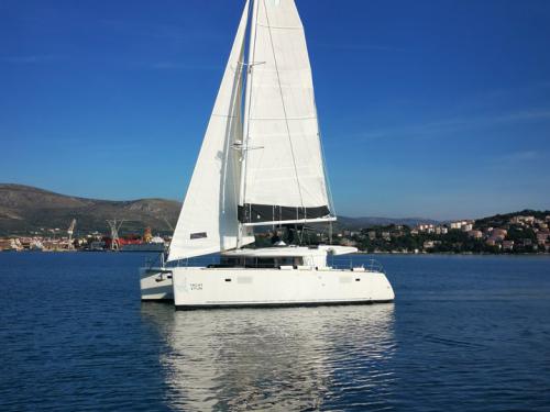 Katamaran Lagoon 450 F chartern in Marina Seget Donji