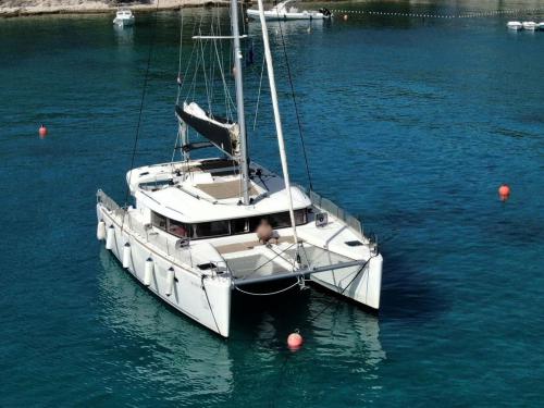 Kat Lagoon 450 F chartern in Marina Rogac