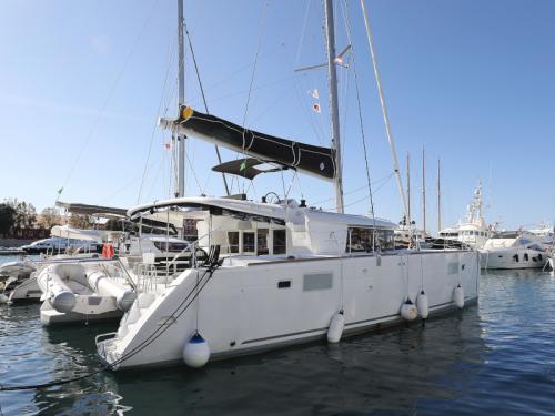Katamaran Lagoon 450 F chartern in Marina Zadar