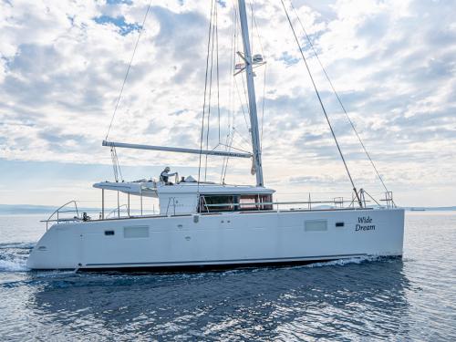 Kat Lagoon 450 F chartern in Split