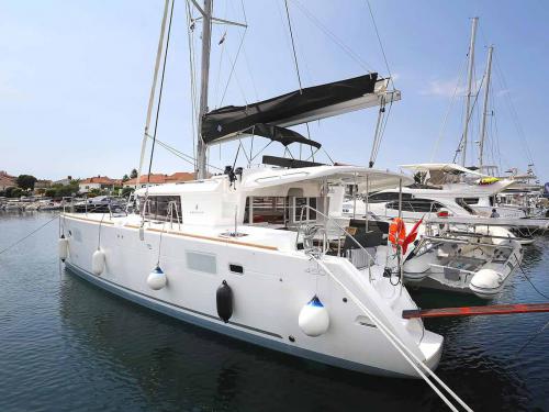 Catamaran Lagoon 450 F for charter in Pula