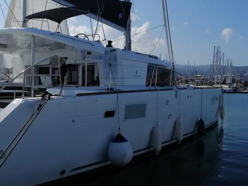 Kat Lagoon 450 F chartern in Nikiana