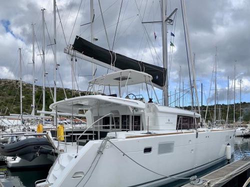 Catamaran Lagoon 450 F for rent in ACI Marina Split