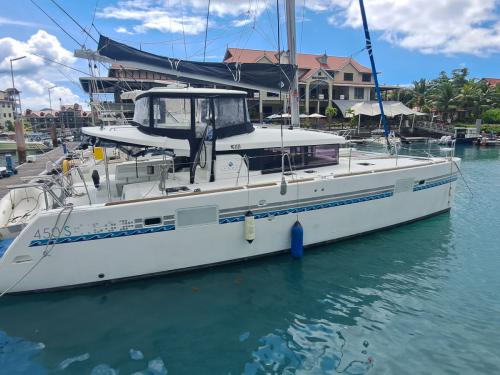 Cat Lagoon 450 S for hire in Eden Island Marina