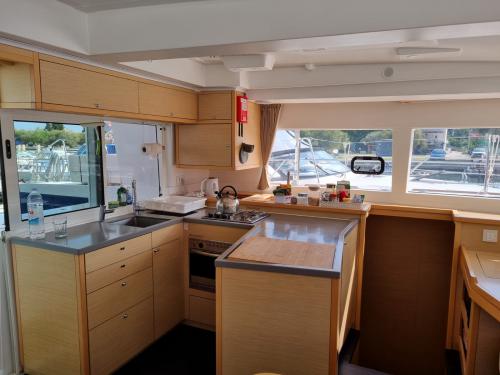 Kat Lagoon 450 S Yachtcharter in Skradin