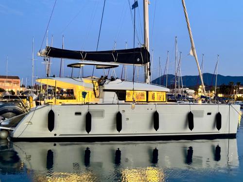 Kat Lagoon 450 S chartern in Lefkas