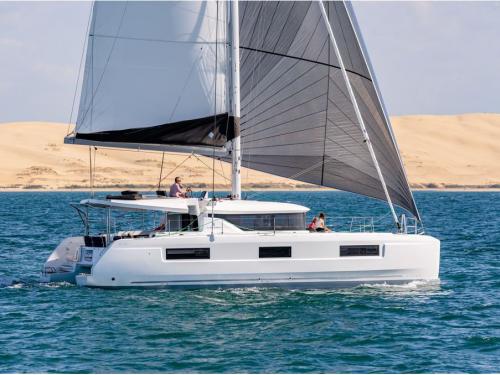 Katamaran Lagoon 46 Yachtcharter in Marina Frapa