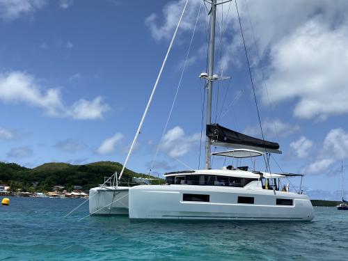 Kat Lagoon 46 Yachtcharter in Marina Le Marin
