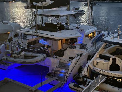 Kat Lagoon 46 Yachtcharter in Procida