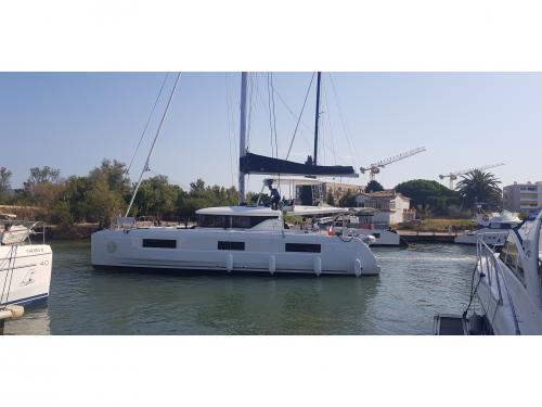 Catamaran Lagoon 46 for rent in Hyeres