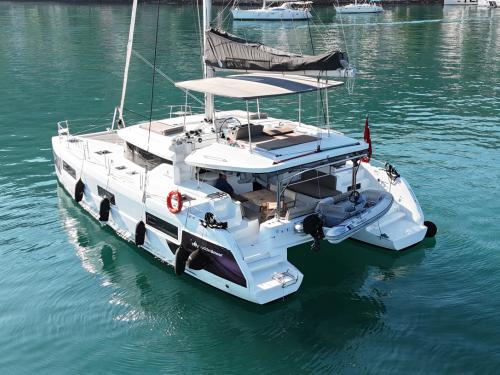 Catamaran Lagoon 46 for rent in Yes Marina
