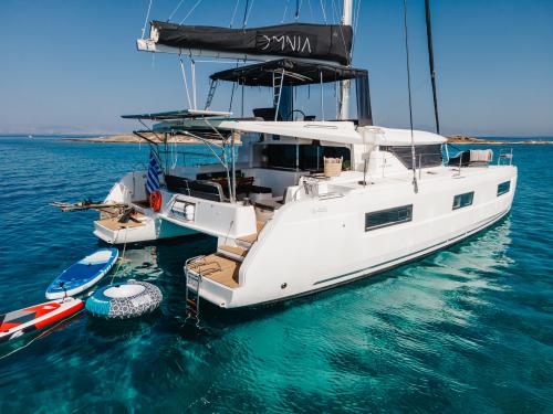 Katamaran Lagoon 46 chartern in Kallithea