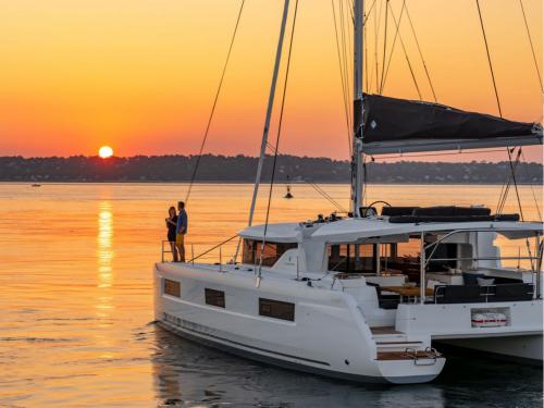 Catamaran Lagoon 46 for rent in Castellammare del Golfo