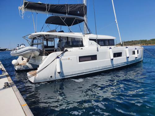 Catamaran Lagoon 46 for rent in Portisco
