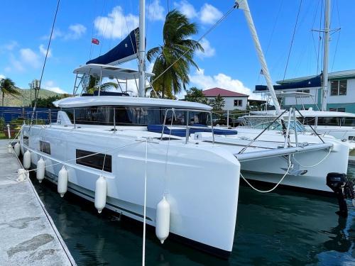 Catamaran Lagoon 46 for hire in Road Town