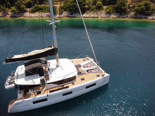 Kat Lagoon 46 Yachtcharter in Marina Kastela