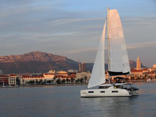 Katamaran Lagoon 46 Yachtcharter in Trogir