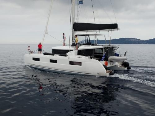 Catamaran Lagoon 46 for rent in Parikia