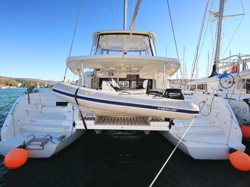 Kat Lagoon 46 chartern in Trogir