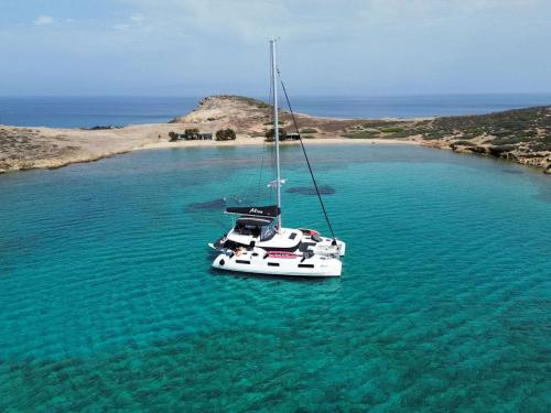 Katamaran Lagoon 46 chartern in Marina Alimos Kalamaki