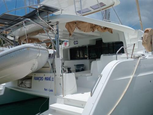 Kat Lagoon 46 chartern in Baie Sainte Anne