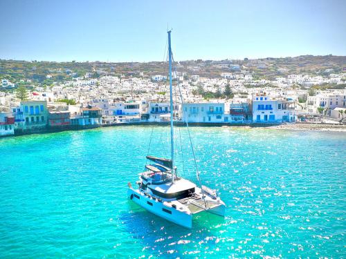 Catamaran Lagoon 46 for hire in Tourlos