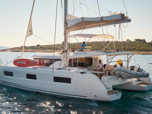 Katamaran Lagoon 46 Yachtcharter in Trogir