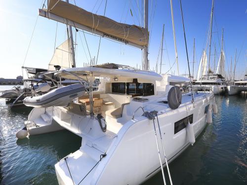 Katamaran Lagoon 46 Yachtcharter in Marina Dalmacija