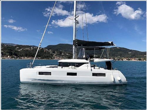 Catamaran Lagoon 46 for rent in Lefkas Marina
