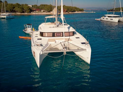 Kat Lagoon 46 chartern in Trogir