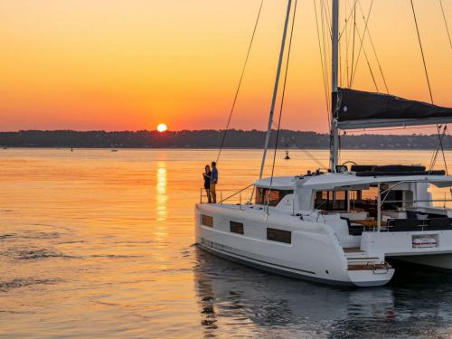 Katamaran Lagoon 46 chartern in Marina Le Marin