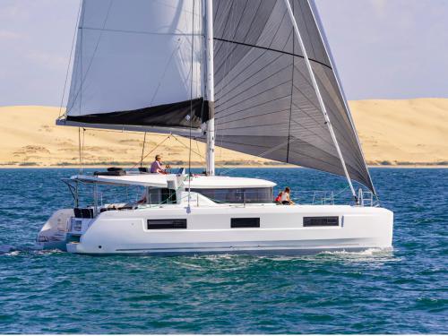 Cat Lagoon 46 for hire in Maya Cove