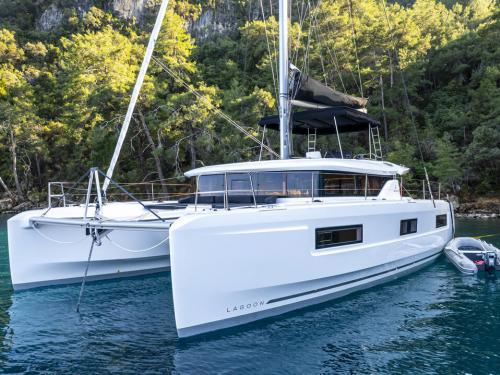 Kat Lagoon 46 Yachtcharter in Ece Saray Marina