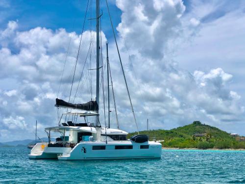 Katamaran Lagoon 50 Yachtcharter in Marina Kotor