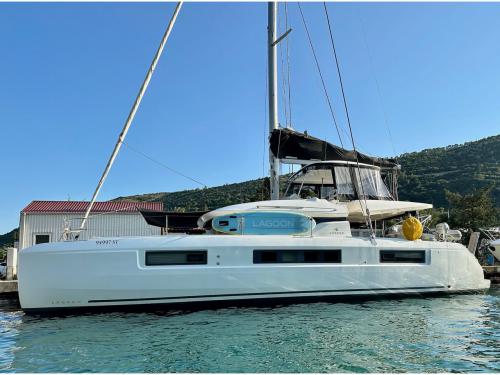 Cat Lagoon 50 for rent in Kastela