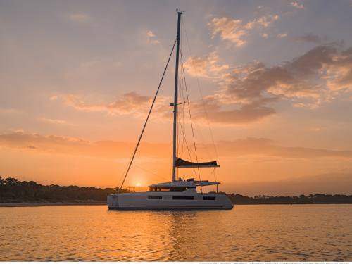Catamaran Lagoon 50 for hire in Salerno