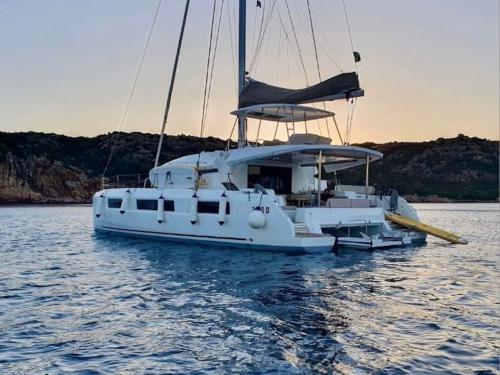 Catamaran Lagoon 50 for charter in English Harbour Town