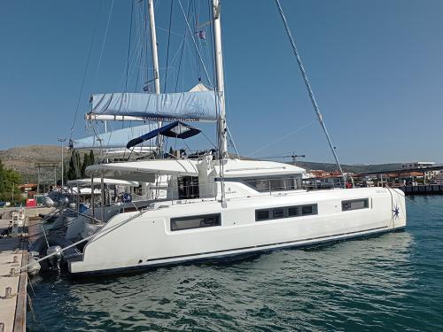 Catamaran Lagoon 50 available for charter in Seget