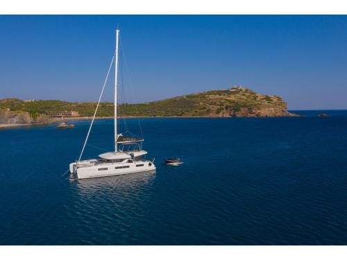Cat Lagoon 50 for charter in Lefkas Marina
