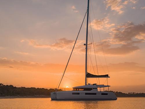 Kat Lagoon 50 Yachtcharter in Marina Alimos Kalamaki