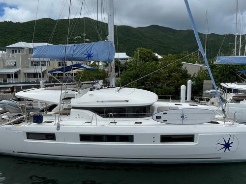 Cat Lagoon 50 for hire in Maya Cove