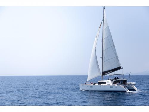 Katamaran Lagoon 500 Yachtcharter in Naousa