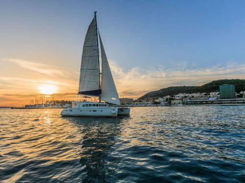 Kat Lagoon 500 chartern in ACI Marina Split