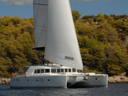 Kat Lagoon 500 chartern in Lavrio