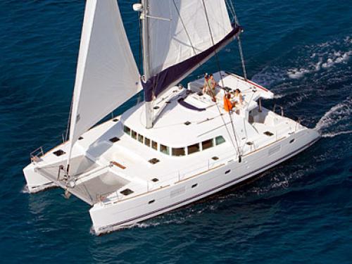 Katamaran Lagoon 500 chartern in Marina Alimos Kalamaki