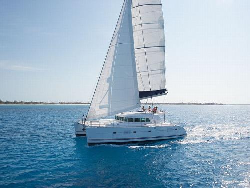 Katamaran Lagoon 500 chartern in ACI Marina Split