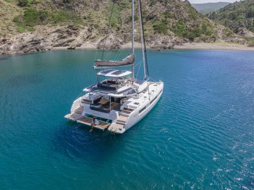 Catamaran Lagoon 51 for rent in Athens