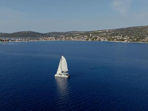 Cat Lagoon 51 for charter in Marina Frapa