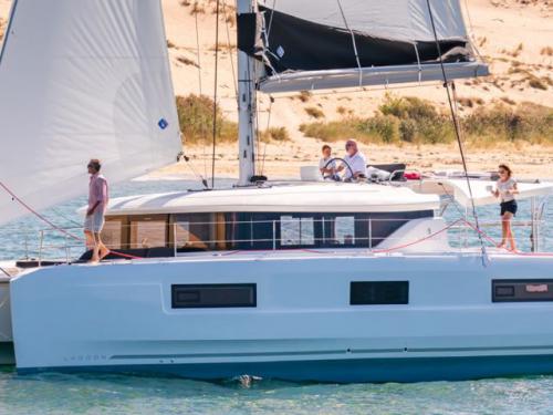 Katamaran Lagoon 51 Yachtcharter in Marina de La Paz Katamaran Lagoon 51 Yachtcharter in Marina de La Paz